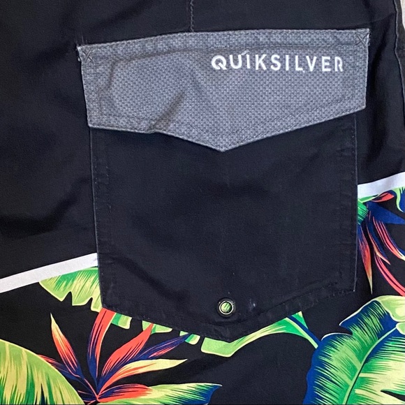 Quiksilver board shorts - Picture 7 of 9